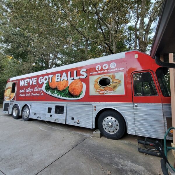 Gourmet Food Truck With Full 1br/1ba Bleeping Area